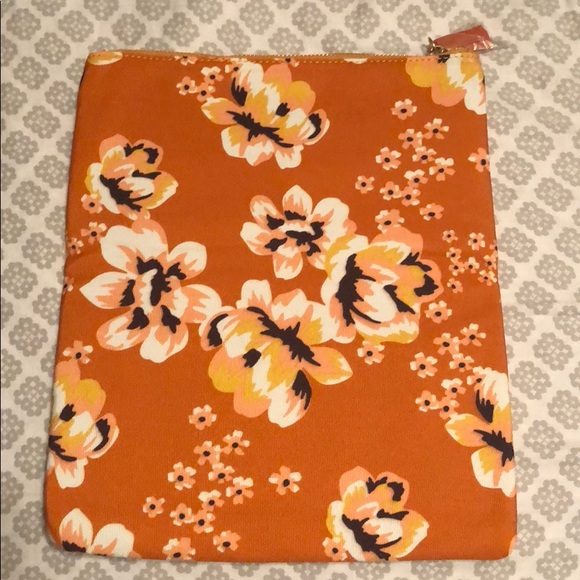 •Beautiful New Clutch• - Picture 3 of 5